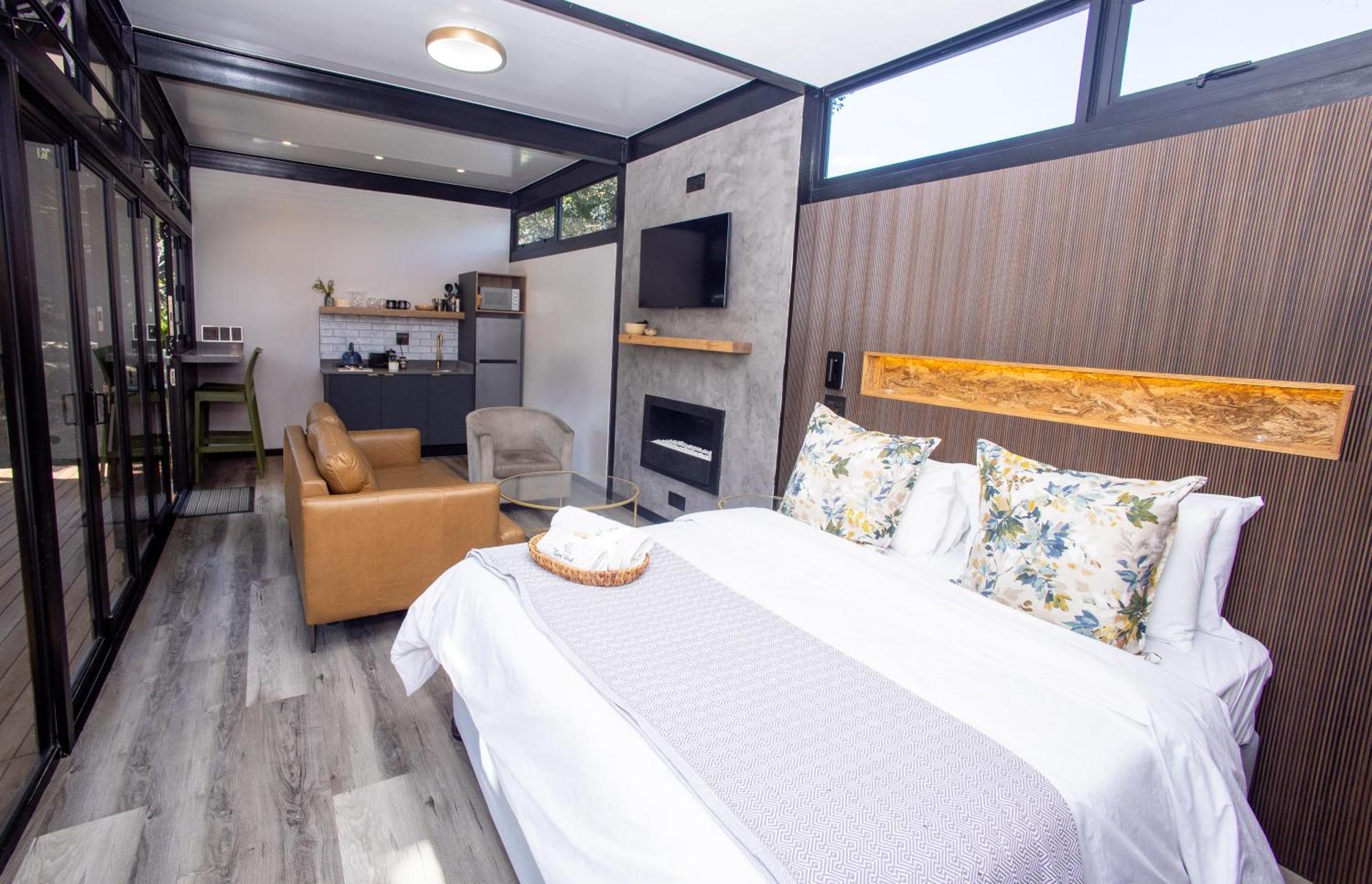Coral Wood Self Catering Suites And B&B Ист-Лондон Экстерьер фото